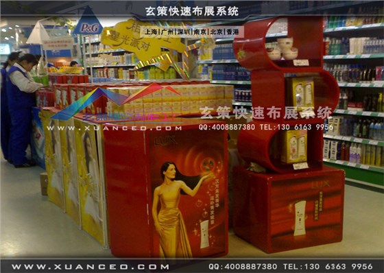 賣場(chǎng)造型展柜制作